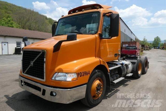 Volvo VNM64T 平板车