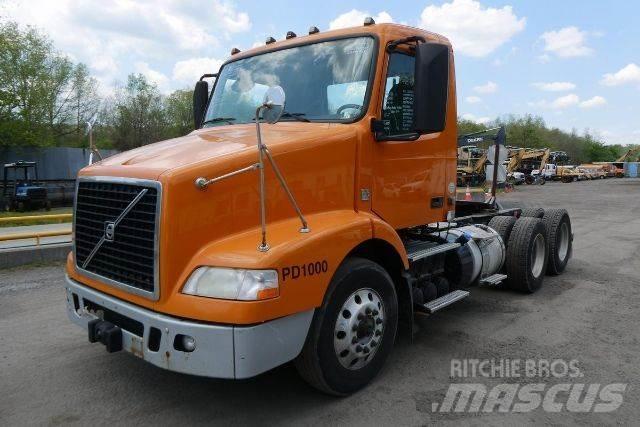 Volvo VNM64T 平板车