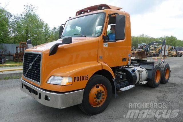 Volvo VNM64T 平板车