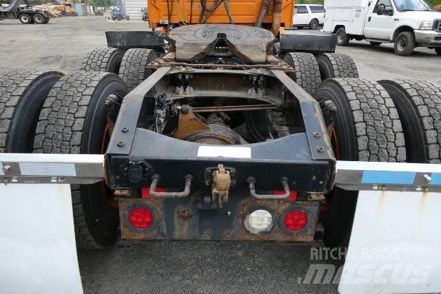 Volvo VNM64T 平板车