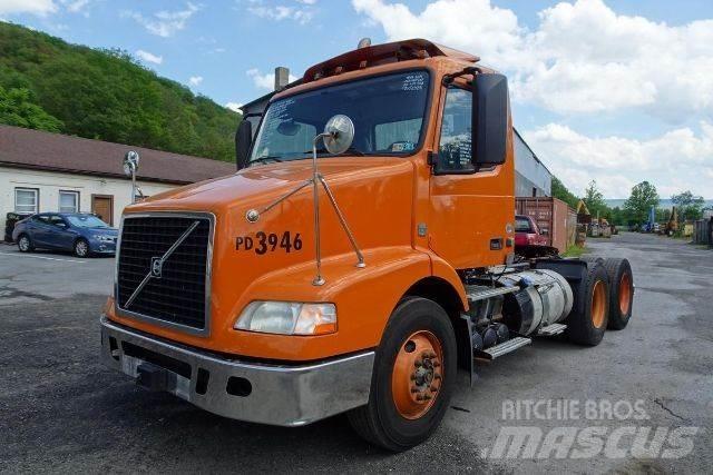 Volvo VNM64T 平板车