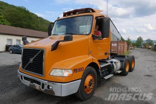 Volvo VNM64T 平板车