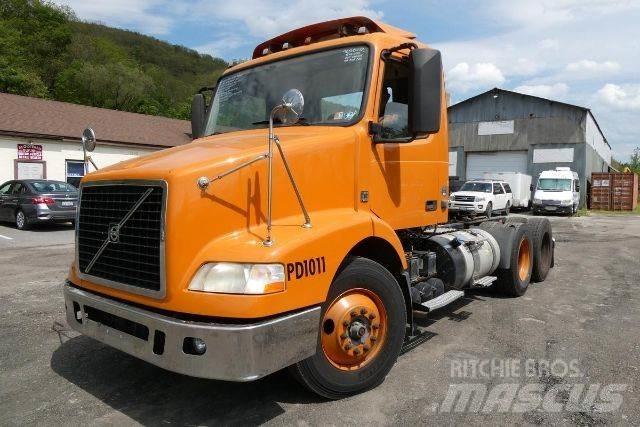 Volvo VNM64T 平板车