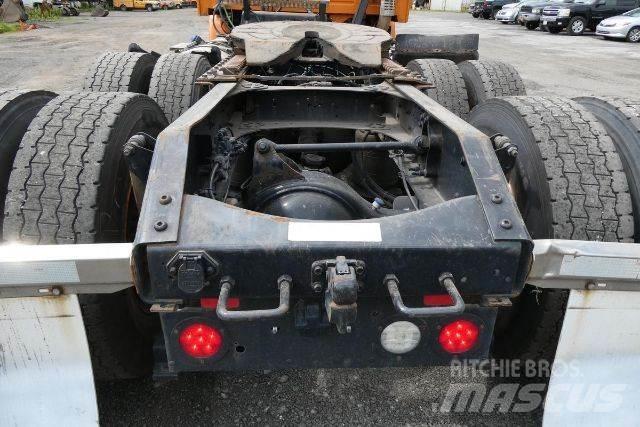 Volvo VNM64T 平板车
