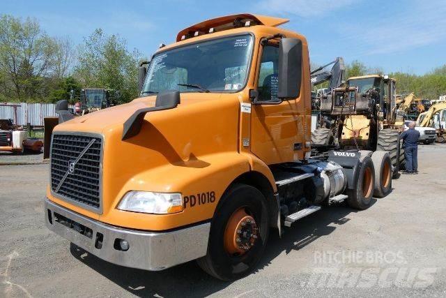Volvo VNM64T 平板车