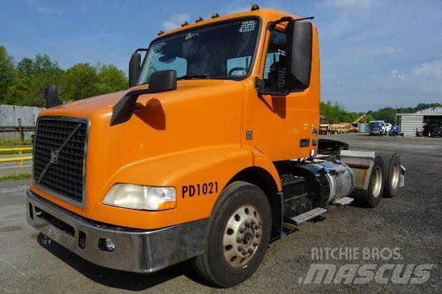 Volvo VNM64T 平板车