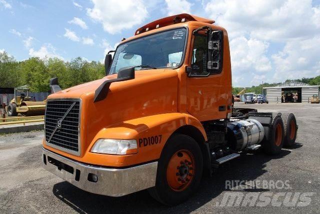 Volvo VNM64T 平板车