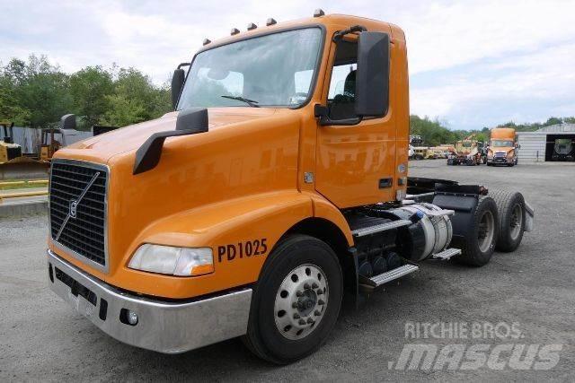 Volvo VNM64T 平板车