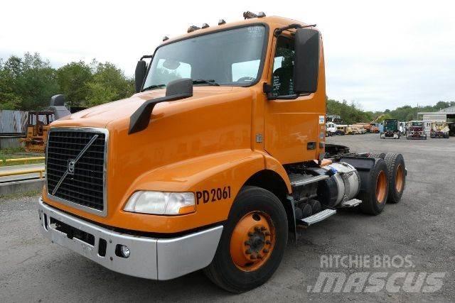 Volvo VNM64T 平板车