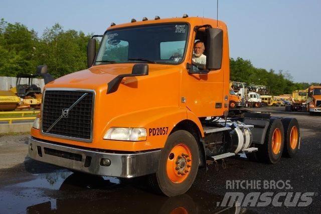 Volvo VNM64T 平板车