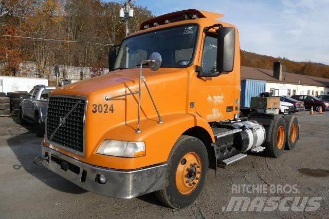 Volvo VNM64T 平板车