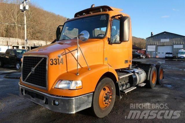 Volvo VNM64T 平板车