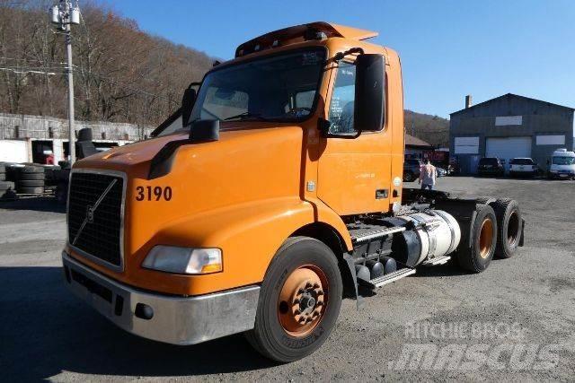 Volvo VNM64T 平板车