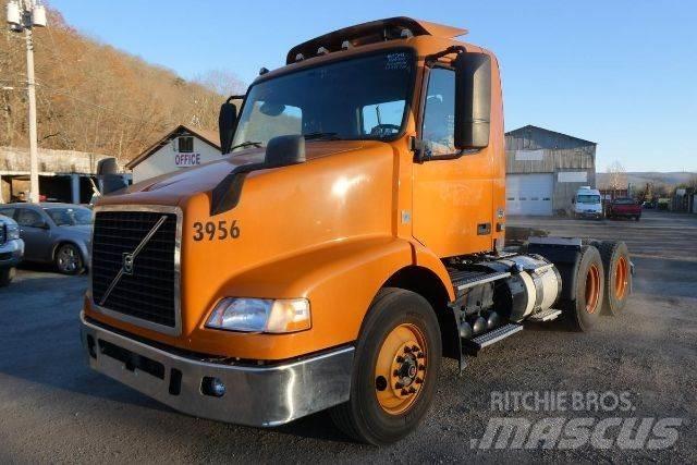 Volvo VNM64T 平板车