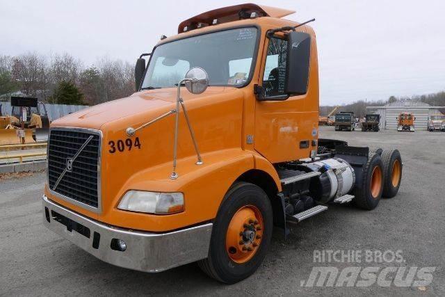 Volvo VNM64T 平板车