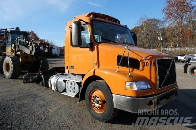 Volvo VNM64T 平板车
