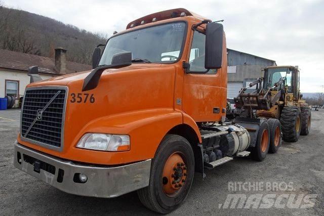 Volvo VNM64T 平板车