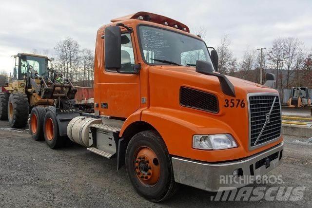 Volvo VNM64T 平板车