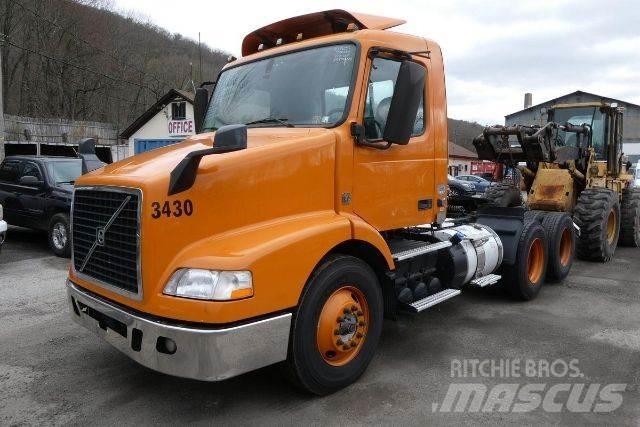 Volvo VNM64T 平板车