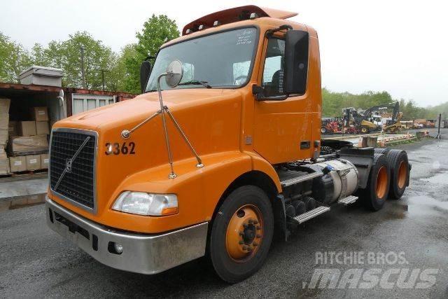 Volvo VNM64T 平板车