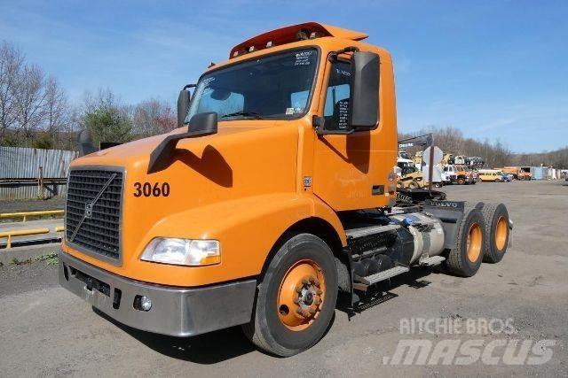 Volvo VNM64T 平板车
