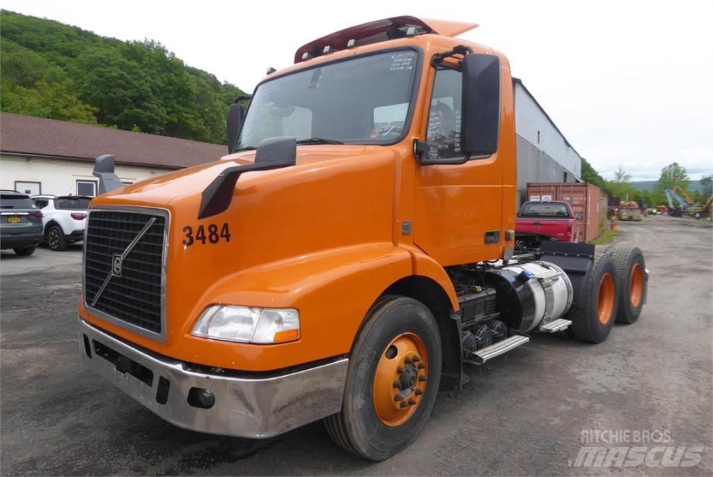 Volvo VNM64T 平板车