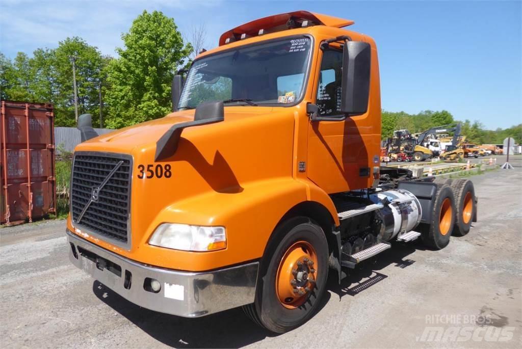 Volvo VNM64T 平板车