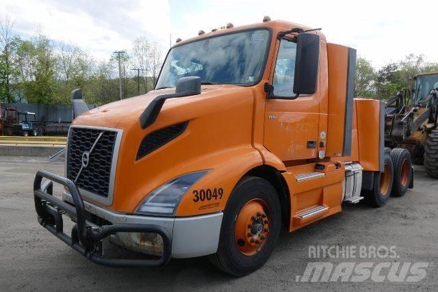 Volvo VNR64T300 平板车