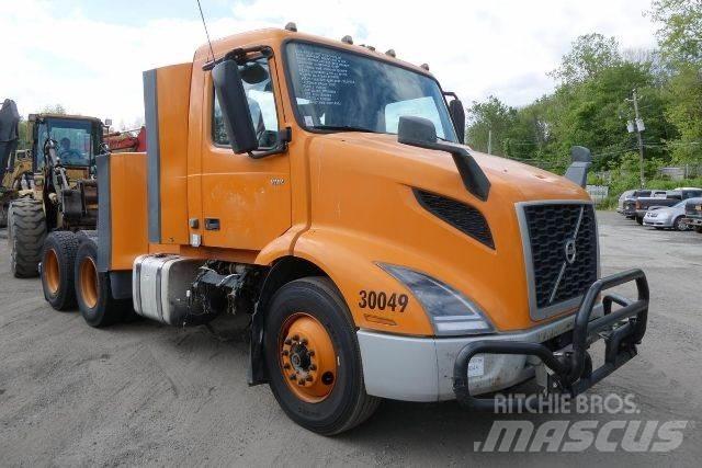 Volvo VNR64T300 平板车
