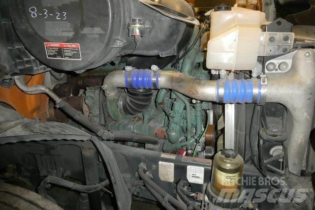Volvo VNR64T300 平板车