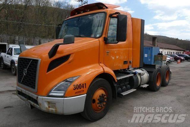 Volvo VNR64T300 平板车