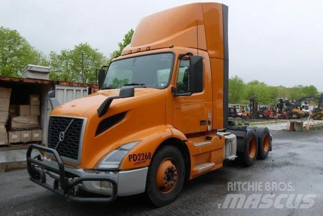 Volvo VNR64T300 平板车