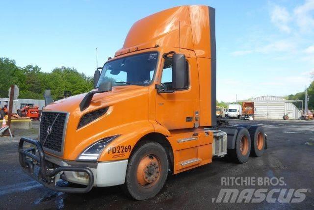 Volvo VNR64T300 平板车