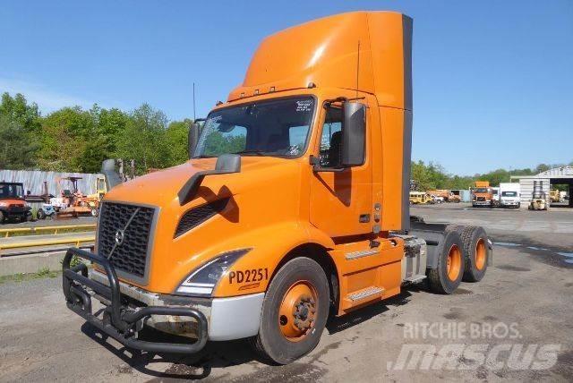 Volvo VNR64T300 平板车