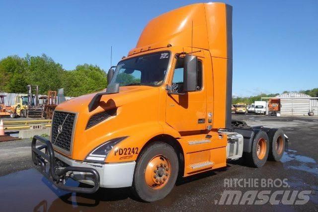 Volvo VNR64T300 平板车
