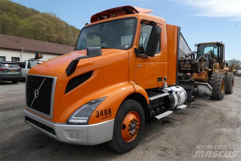 Volvo VNR64T300 平板车