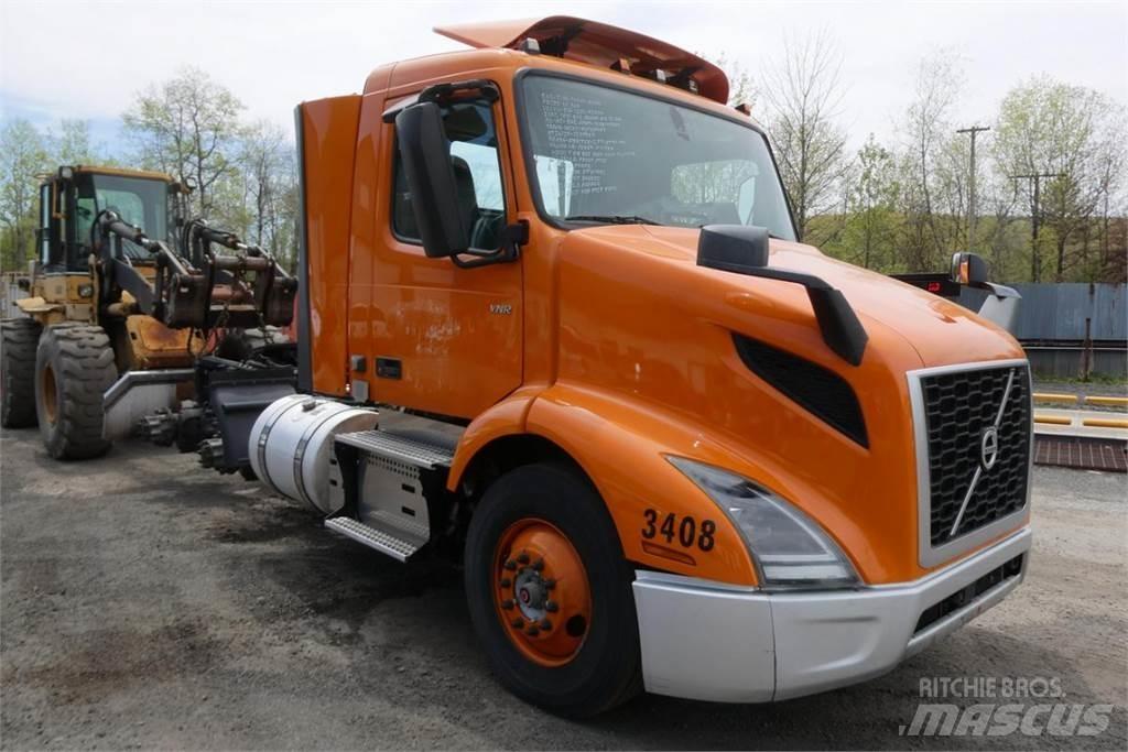 Volvo VNR64T300 平板车
