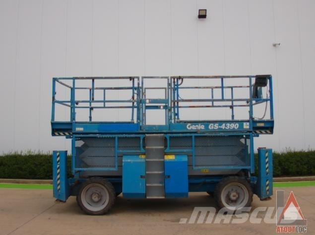 Genie GS-4390RT 曲臂高空工作平台