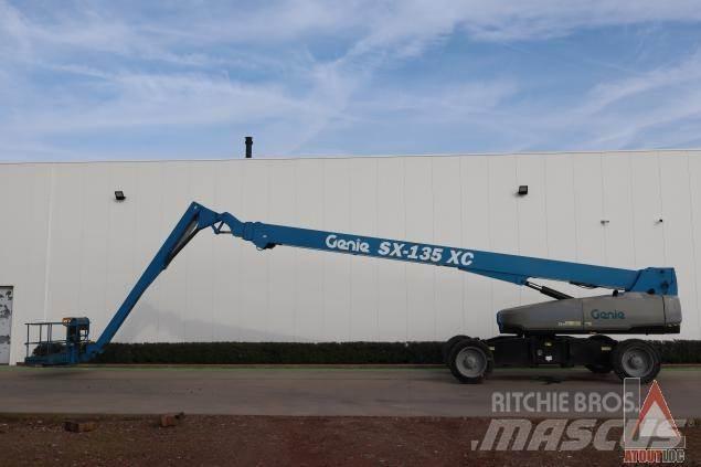 Genie SX135XC 曲臂高空工作平台