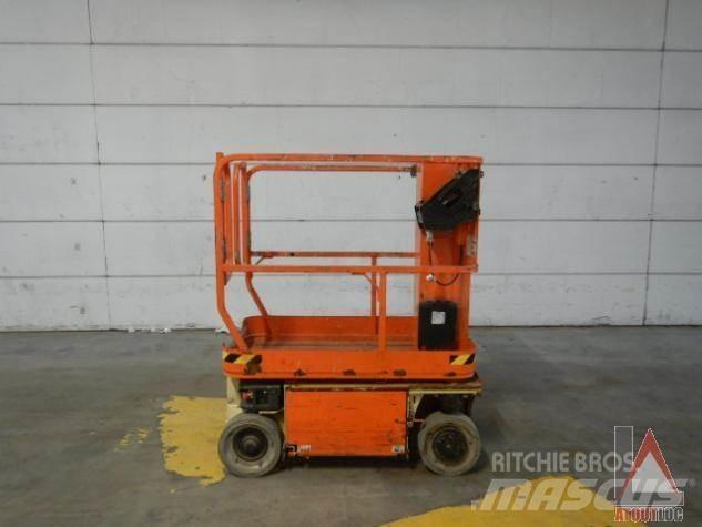 JLG 1230ES 曲臂高空工作平台