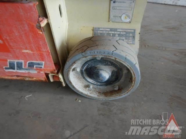 JLG 1230ES 曲臂高空工作平台