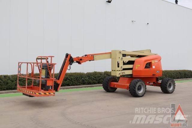 JLG 520AJ 曲臂高空工作平台