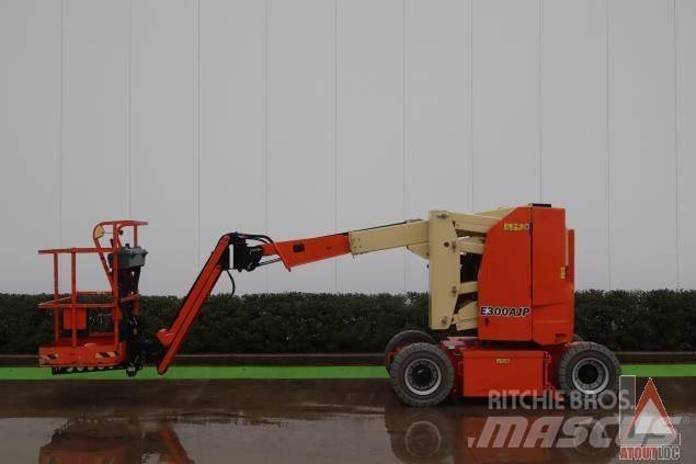 JLG E300AJP 曲臂高空工作平台