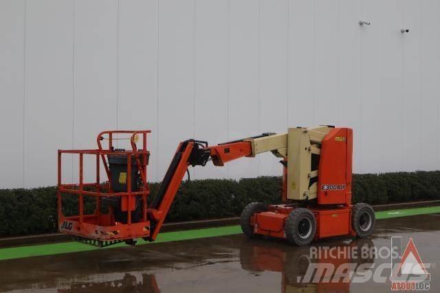 JLG E300AJP 曲臂高空工作平台