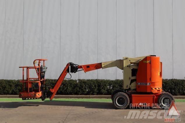 JLG E300AJP 曲臂高空工作平台