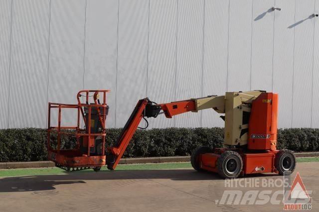 JLG E300AJP 曲臂高空工作平台