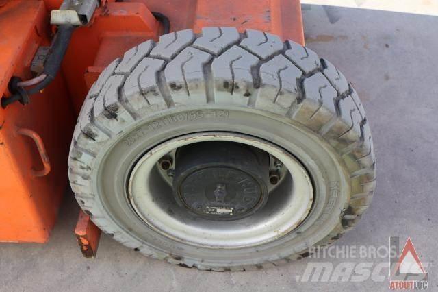 JLG E300AJP 曲臂高空工作平台