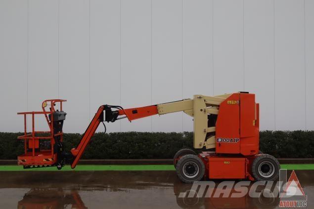JLG E300AJP 曲臂高空工作平台
