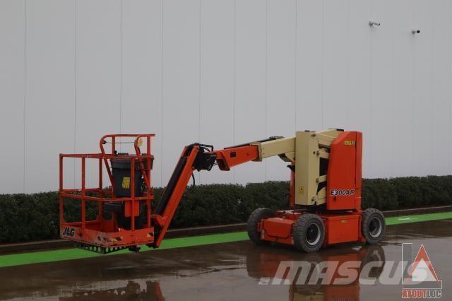 JLG E300AJP 曲臂高空工作平台