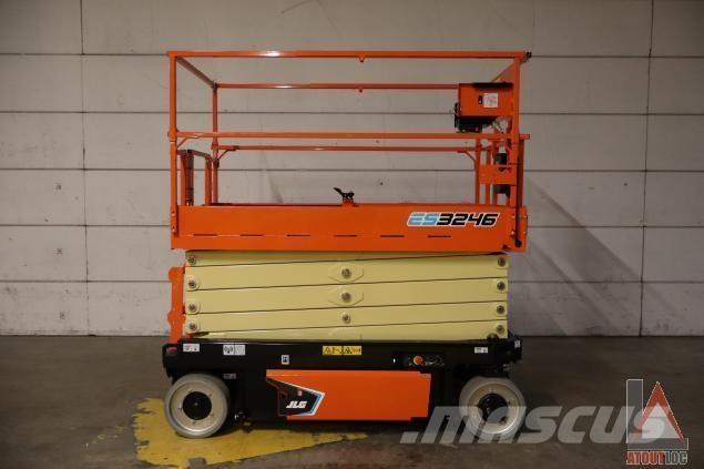 JLG ES3246 曲臂高空工作平台